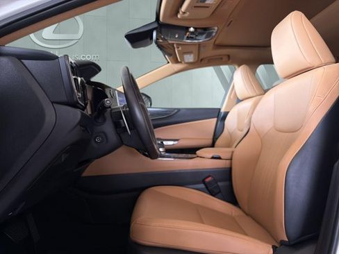 Certified 2025 Lexus NX 250 FWD w/ Accessory Package (Z1) image 6