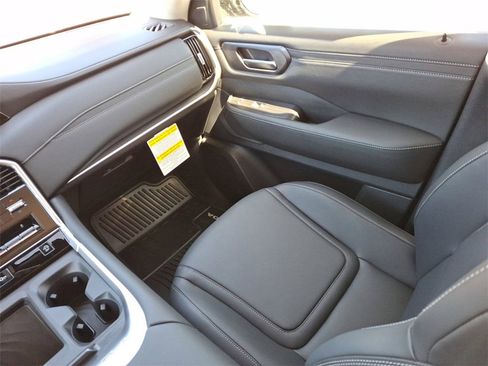 New 2026 Nissan Armada SV image 19