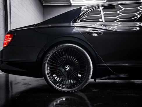 Used 2022 Bentley Flying Spur W12 image 12