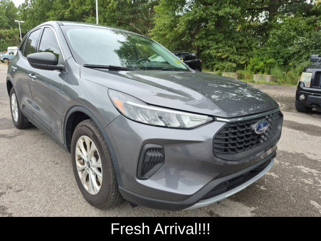 Used 2024 Ford Escape Active w/ Cold Weather Package FWD image 2