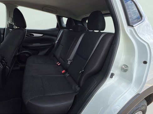 Used 2018 Nissan Rogue Sport S image 17