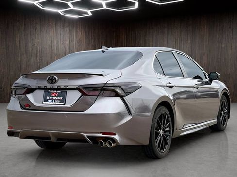 Used 2022 Toyota Camry SE FWD image 7