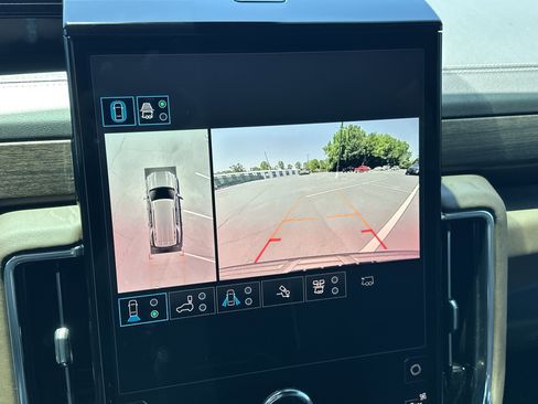Used 2025 GMC Yukon Denali Ultimate AWD/4WD image 30