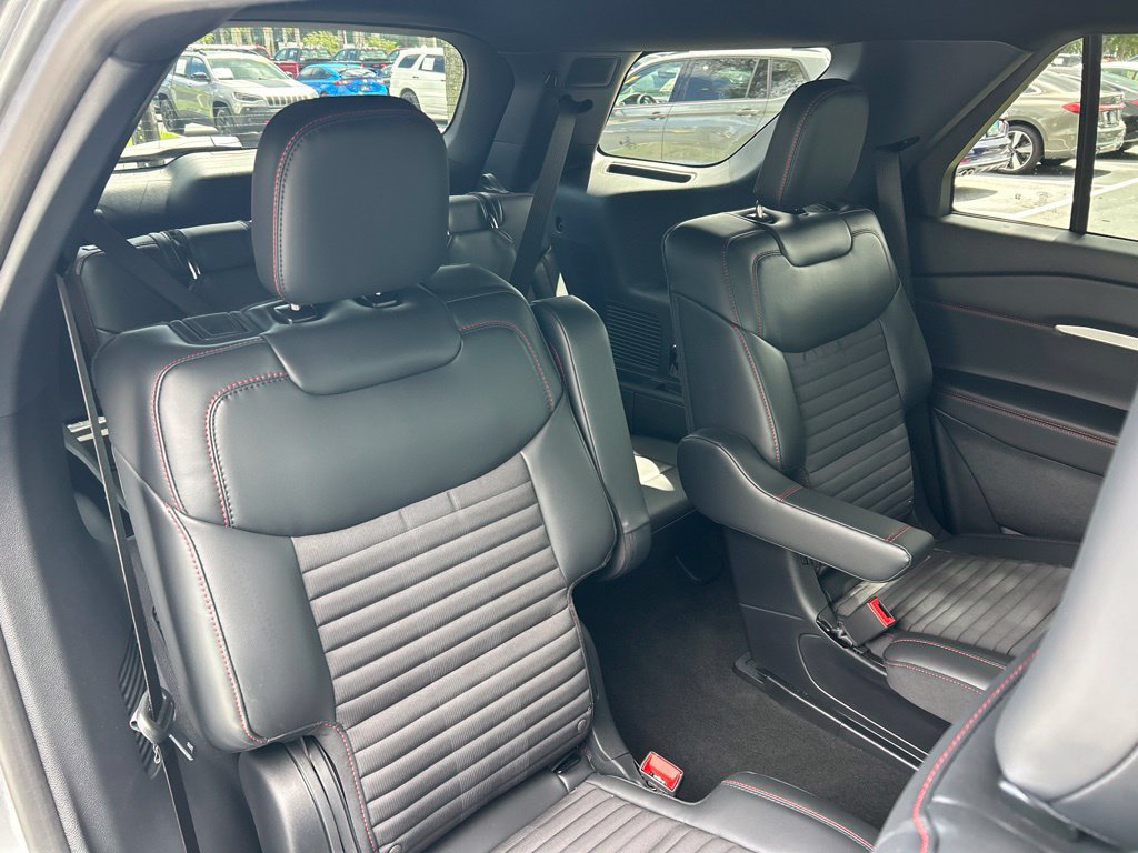 Used 2026 Ford Explorer ST-Line w/ ST-Line Street Pack RWD image 48