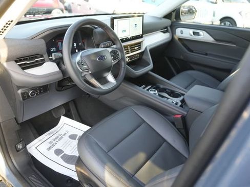Used 2025 Ford Explorer Active w/ Active Comfort Package image 8