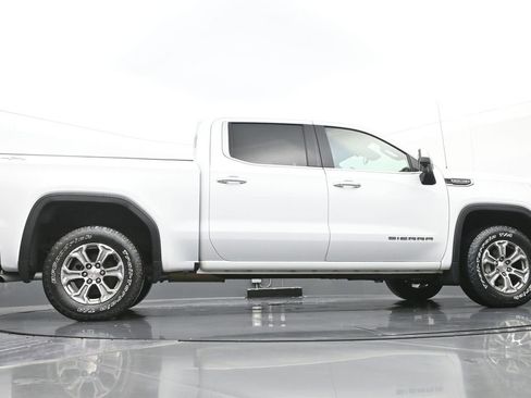 Used 2023 GMC Sierra 1500 SLT image 44