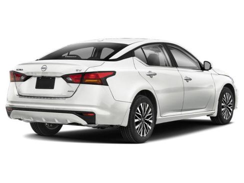 Used 2023 Nissan Altima 2.5 SV w/ SV Premium Package AWD/4WD image 2