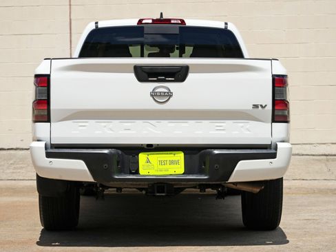 Used 2024 Nissan Frontier SV w/ Technology Package RWD image 10