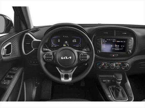 Used 2025 Kia Soul LX w/ LX Technology Package image 4