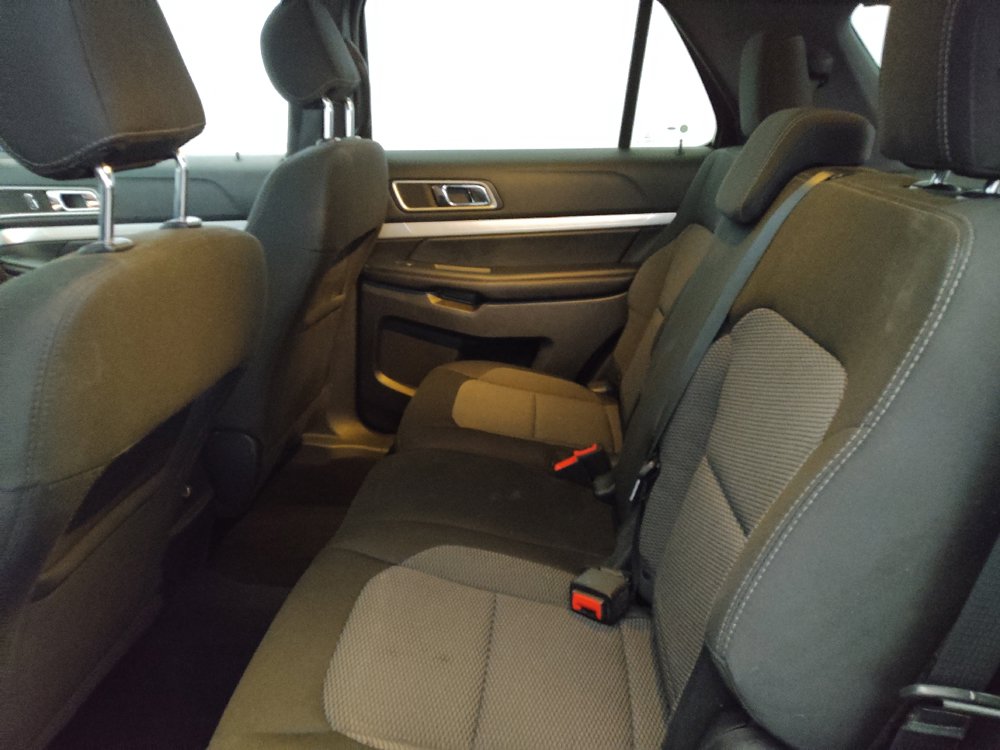 Used 2017 Ford Explorer XLT AWD/4WD image 18