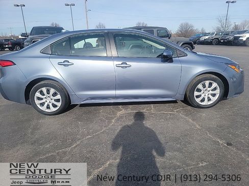 Used 2025 Toyota Corolla LE image 6