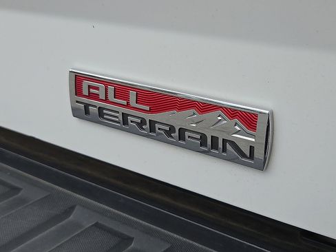 Used 2017 GMC Sierra 1500 SLT AWD/4WD image 8