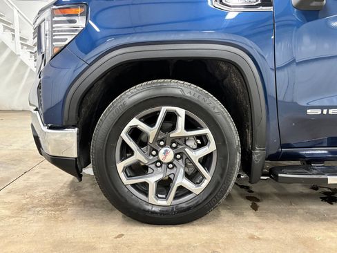 Used 2023 GMC Sierra 1500 SLT w/ SLT Premium Package RWD image 9