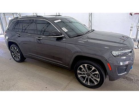 Used 2023 Jeep Grand Cherokee Overland image 3