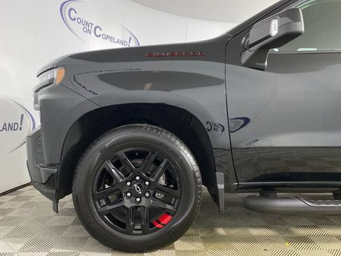 Certified 2022 Chevrolet Silverado 1500 RST w/ Redline Edition AWD/4WD image 28