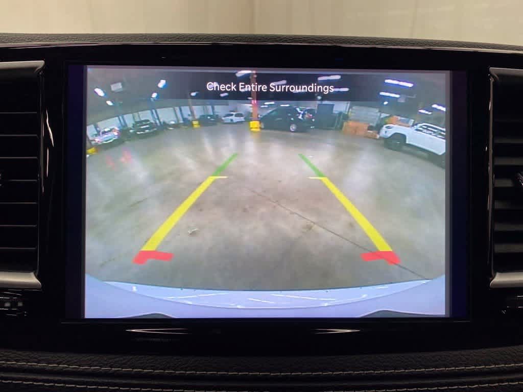 Used 2025 Chrysler Pacifica Limited FWD image 26