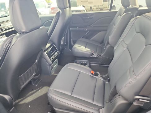 New 2026 Lincoln Aviator Premiere image 16