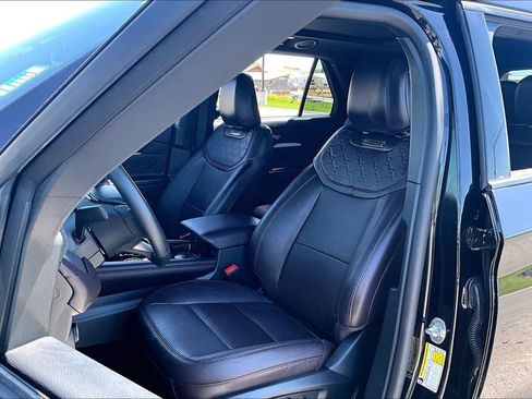 Used 2025 Ford Explorer Platinum w/ Ultimate Package AWD/4WD image 25