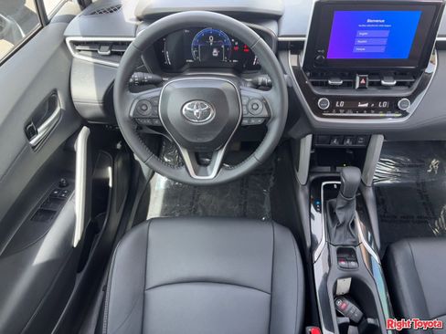 Certified 2025 Toyota Corolla Cross XLE w/ Convenience Package FWD image 16