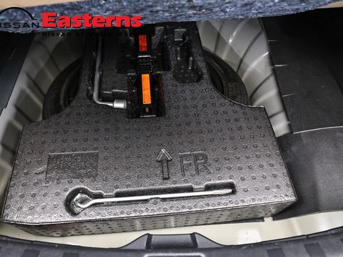Used 2023 Nissan Kicks SR w/ SR Premium Package FWD image 21