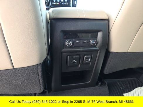 Used 2023 Chevrolet Traverse LT w/ LT Premium Package AWD/4WD image 38
