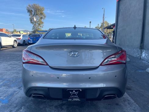 Used 2014 Hyundai Genesis 3.8 RWD image 8