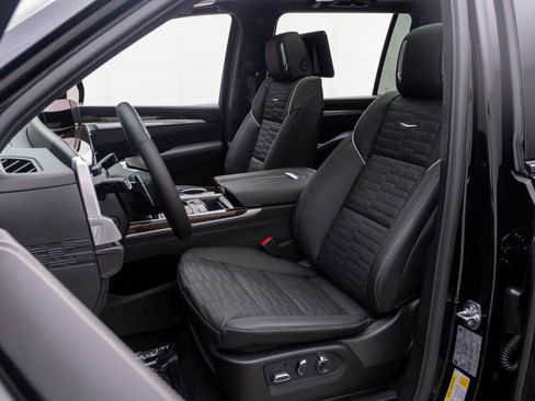 New 2026 Cadillac Escalade ESV Platinum Sport AWD/4WD image 17