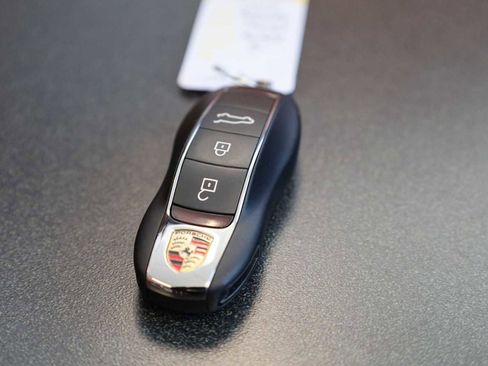 Certified 2020 Porsche Macan S image 42