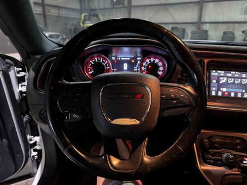 Used 2019 Dodge Challenger SXT image 20