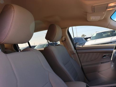 Used 2019 Ford Taurus SE image 10