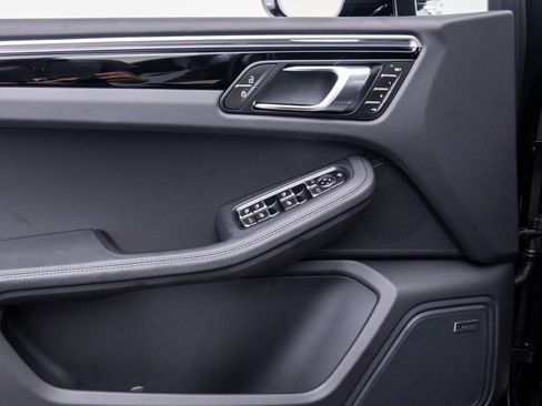 Certified 2025 Porsche Macan AWD/4WD image 14