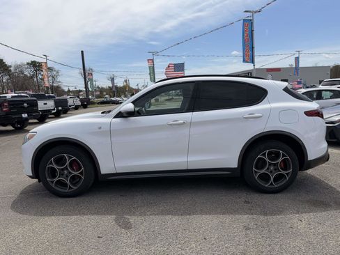 Used 2022 Alfa Romeo Stelvio Ti w/ Active Assist Plus Package AWD/4WD image 31