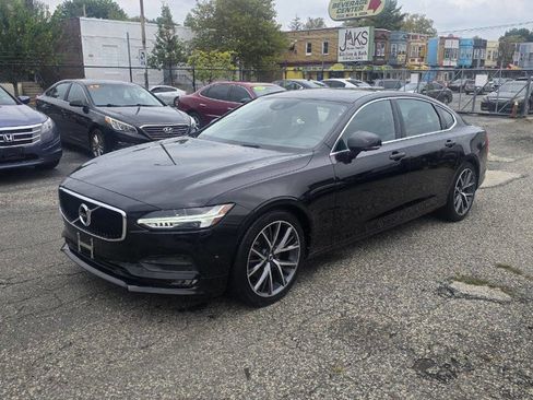 Used 2018 Volvo S90 T5 Momentum w/ Convenience Package image 1