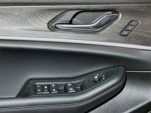 New 2025 Jeep Grand Cherokee Limited w/ Luxury Tech Group II image 12