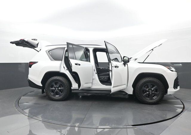 Used 2025 Lexus LX 700h Overtrail AWD/4WD image 33