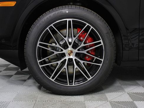 New 2026 Porsche Cayenne S AWD/4WD image 17