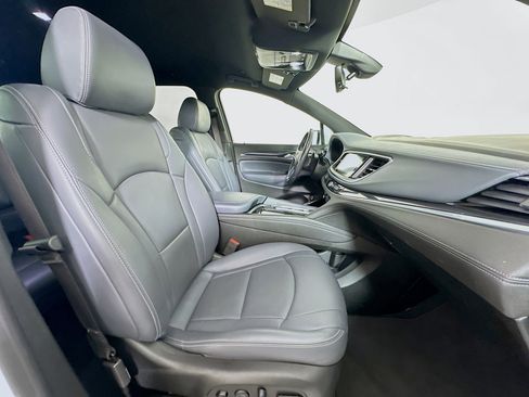 Used 2024 Buick Enclave Premium image 33