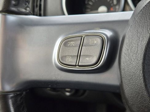 Used 2005 Chevrolet SSR w/ Preferred Equipment Group RWD image 24