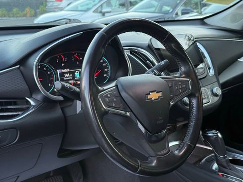 Used 2018 Chevrolet Malibu LT FWD image 27