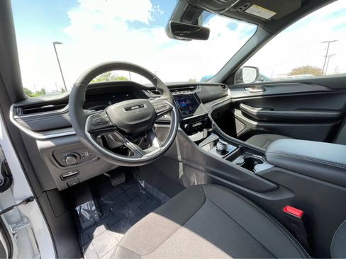 New 2025 Jeep Grand Cherokee L Laredo w/ Luxury Tech Group I image 2