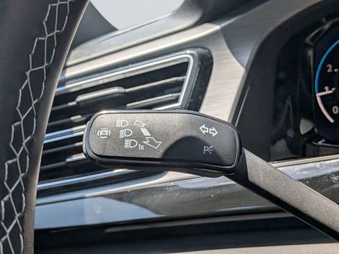 Certified 2025 Volkswagen Atlas Cross Sport SE FWD image 30