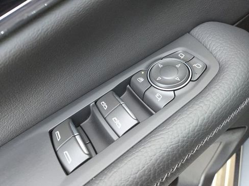 Used 2025 GMC Yukon Denali image 9