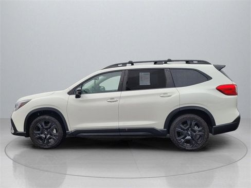 Used 2023 Subaru Ascent Onyx Edition image 4