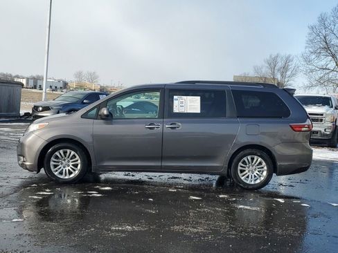 Used 2015 Toyota Sienna XLE image 4