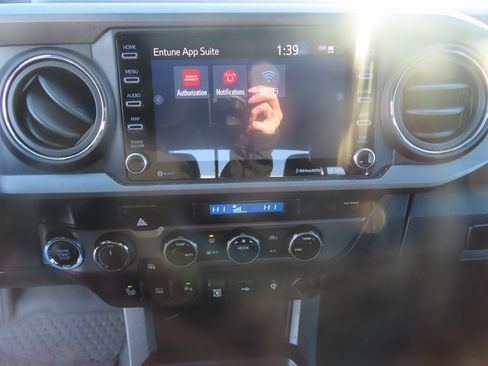 Used 2022 Toyota Tacoma TRD Sport image 28