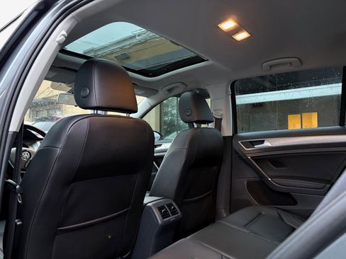 Used 2017 Volkswagen Golf Wolfsburg Edition image 19