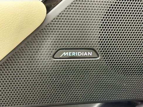 Used 2019 Land Rover Range Rover Velar S image 24