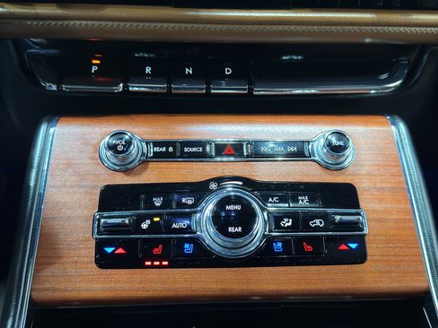 Used 2023 Lincoln Aviator Reserve w/ Equipment Group 201A image 37