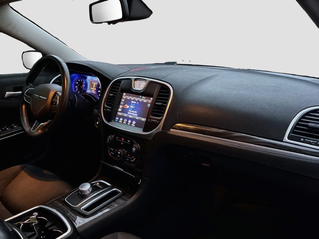 Used 2021 Chrysler 300 Touring w/ Sport Appearance Package RWD image 26