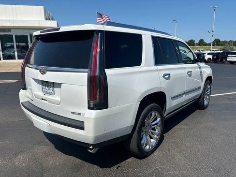 Used 2018 Cadillac Escalade Platinum AWD/4WD image 3